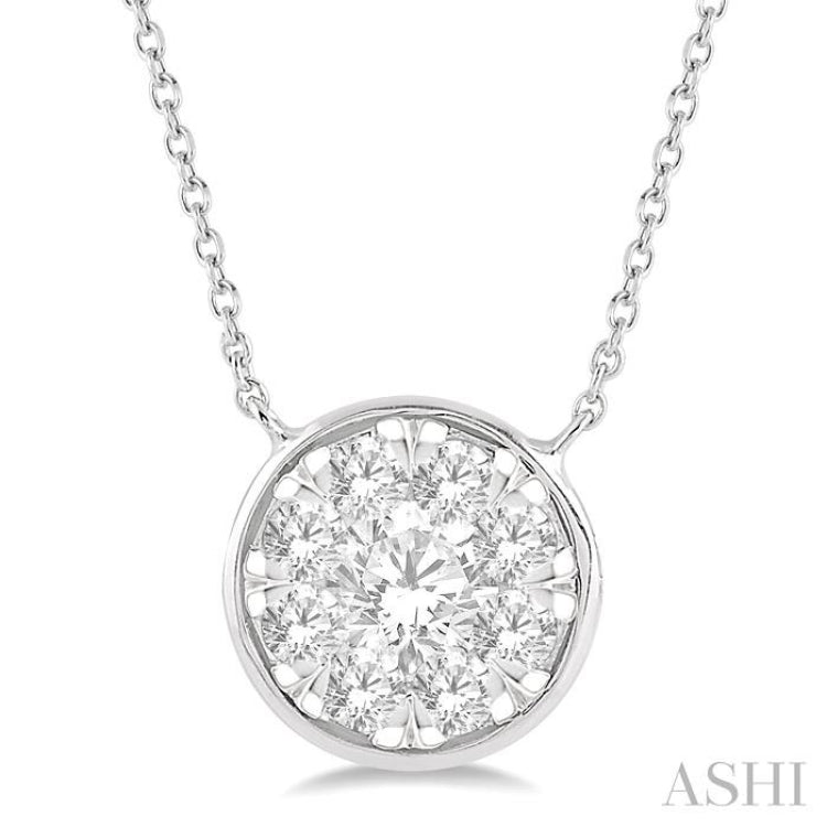 1/2 Ctw Round Shape Lovebright Diamond Pendant With Chain in 14K White Gold