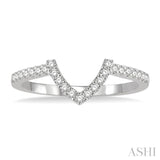 1/5 Ctw Chevron Center Round Cut Diamond Wedding Band in 14K White Gold