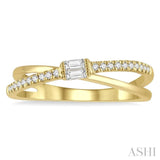1/6 Ctw Criss Cross Baguette and Round Cut Diamond Fashion Ring in 14K Yellow Gold