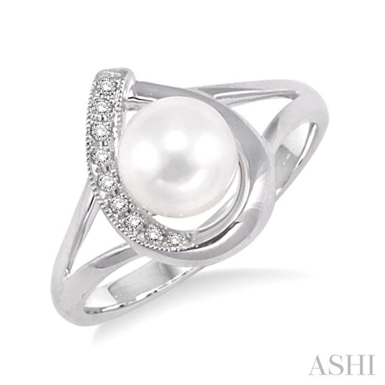 Silver Pearl & Diamond Ring
